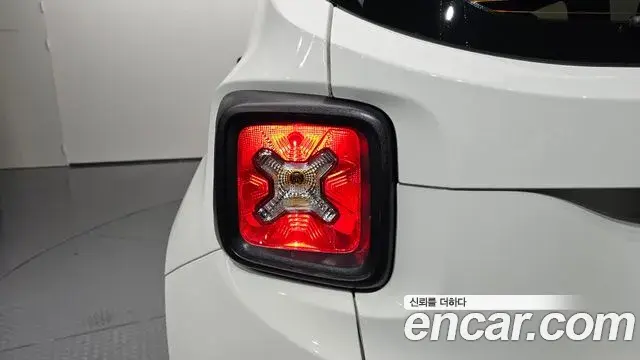 Jeep Renegade 2022 — Şəkil 8/32