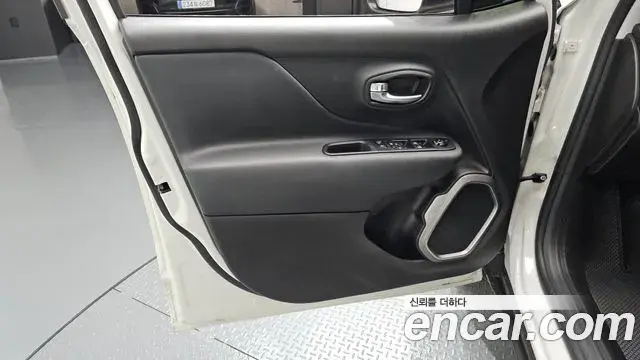 Jeep Renegade 2022 — Şəkil 22/32