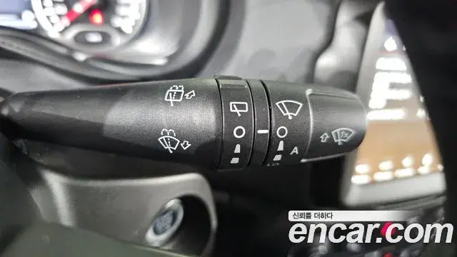 Jeep Renegade 2022 — Şəkil 25/32