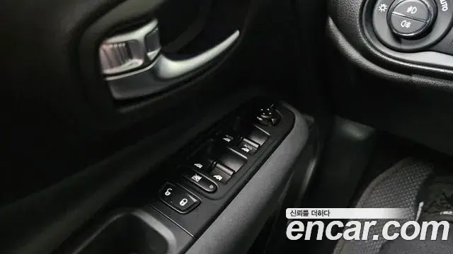 Jeep Renegade 2022 — Şəkil 23/32
