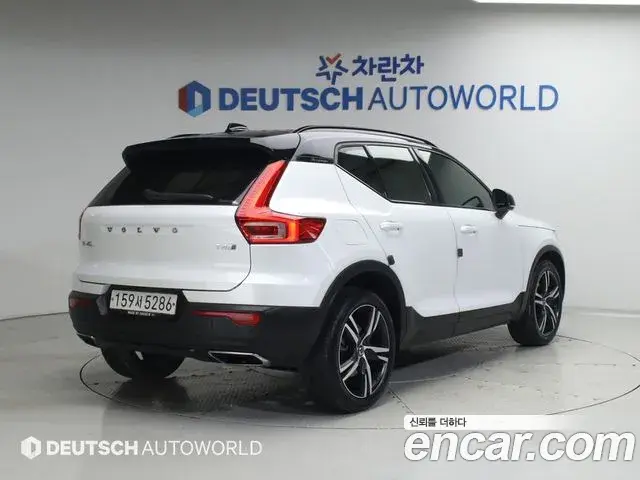 Volvo XC40 2019 — Şəkil 8/20
