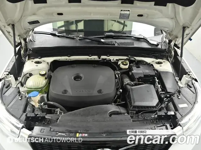 Volvo XC40 2019 — Şəkil 7/20
