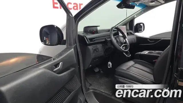 Hyundai Staria 2023 — Фото 10/20