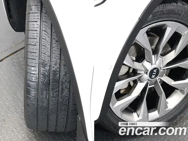 Kia Sorento 2020 — ფოტო 19/20