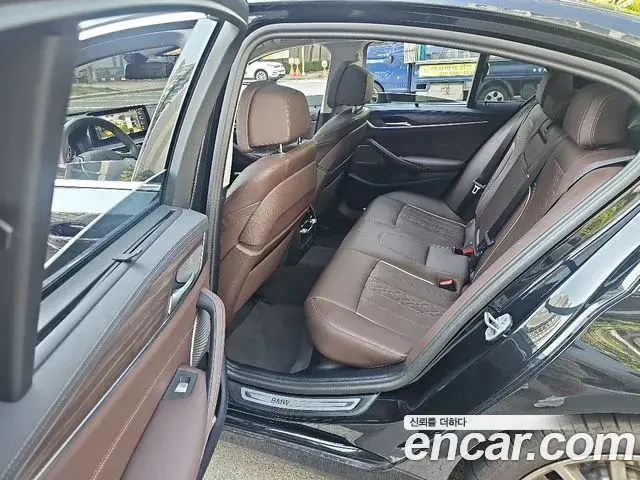 BMW 5 Series 2023 — Фото 16/20
