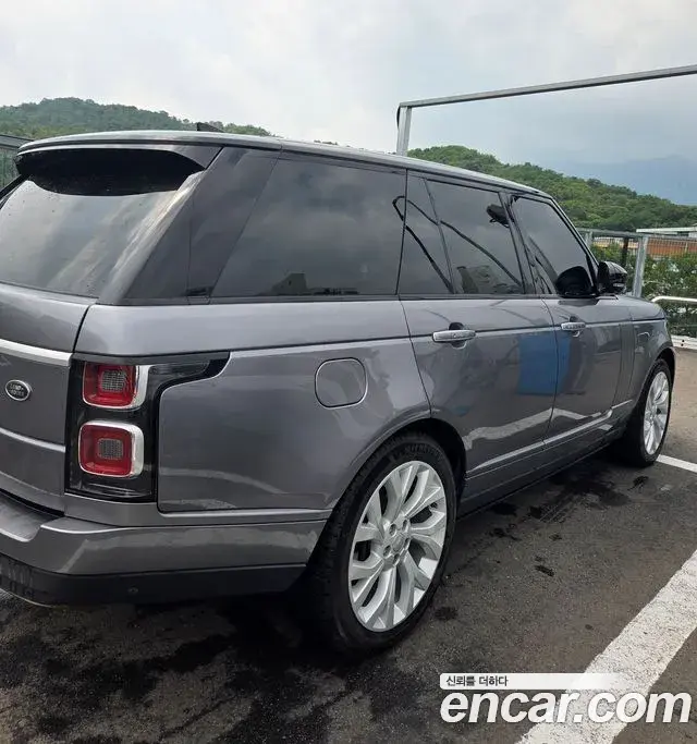 Land Rover Range Rover 2020 — ფოტო 1/10
