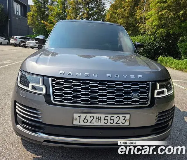 Land Rover Range Rover 2020 — ფოტო 10/10