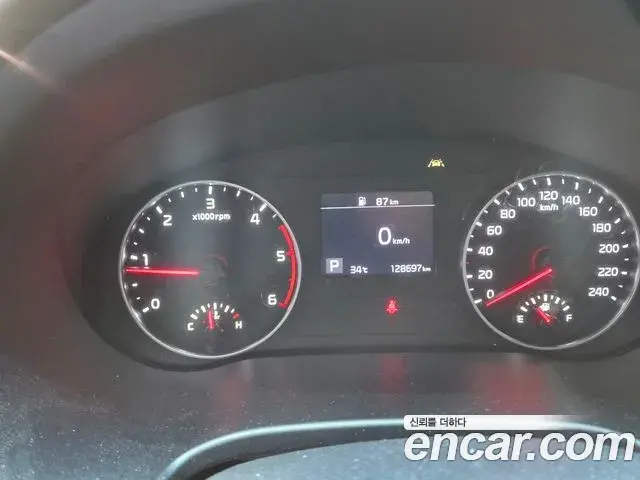 Kia Seltos 2021 — ფოტო 8/18