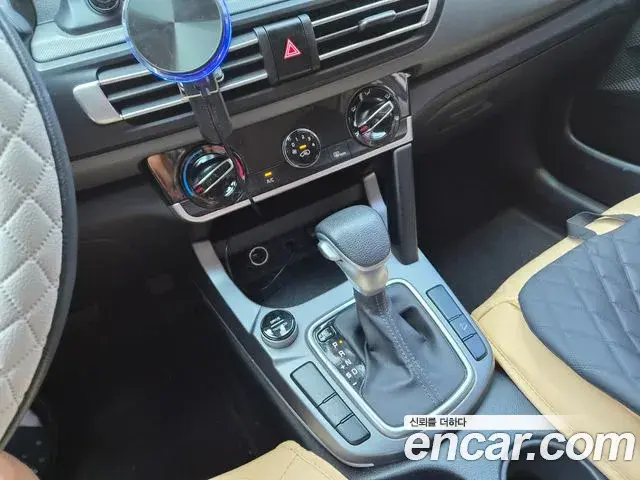 Kia Seltos 2021 — ფოტო 16/18