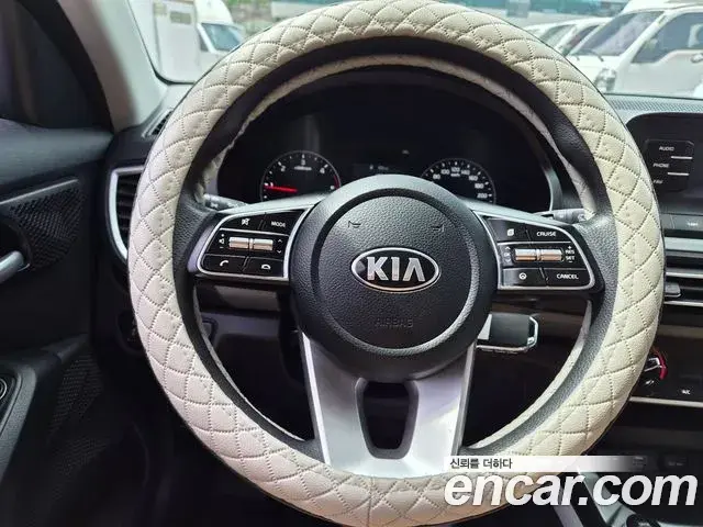 Kia Seltos 2021 — ფოტო 5/18