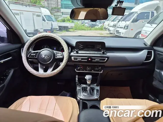 Kia Seltos 2021 — ფოტო 18/18