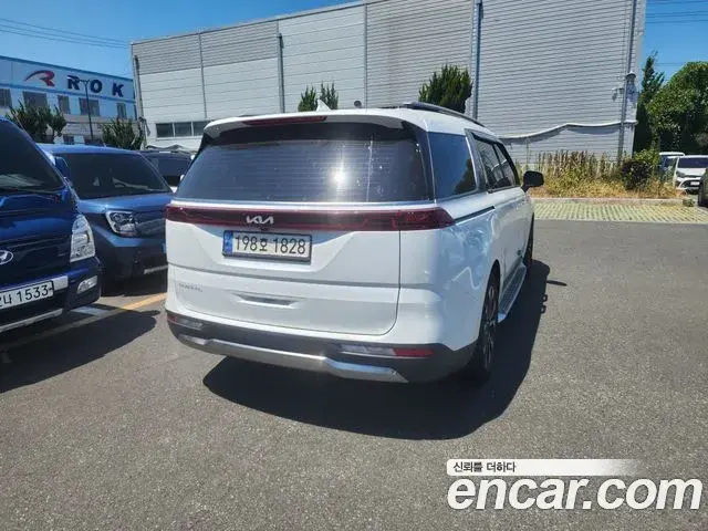 Kia Carnival 2023 — Фото 3/12