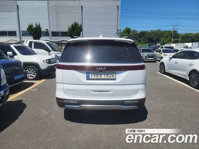 Kia Carnival 2023 — Фото 4/12