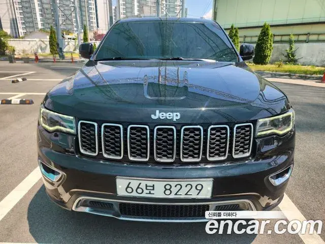 Jeep Grand Cherokee 2018 — Şəkil 3/18