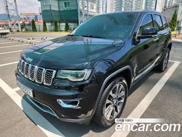 Jeep Grand Cherokee 2018 — Şəkil 2/18