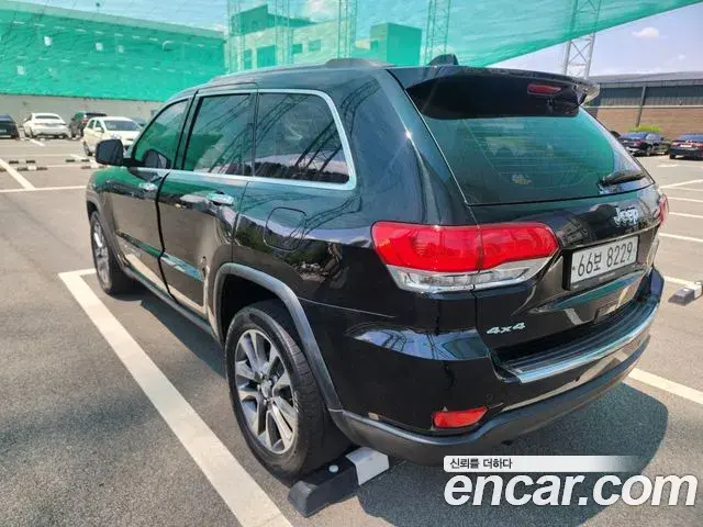 Jeep Grand Cherokee 2018 — Şəkil 8/18