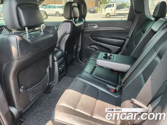Jeep Grand Cherokee 2018 — Şəkil 17/18