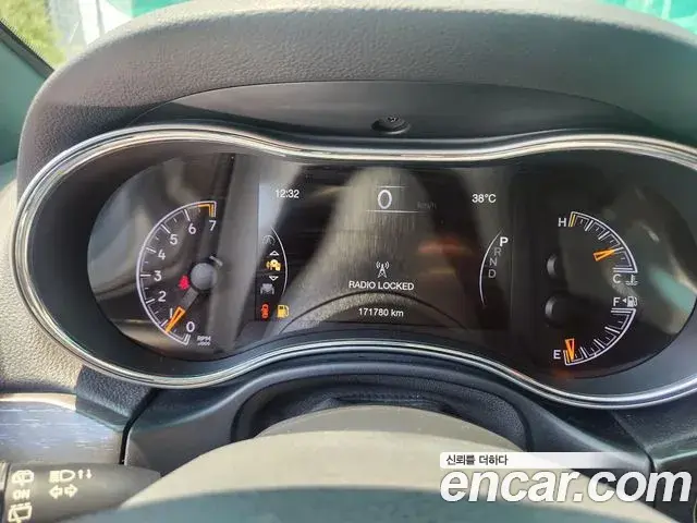 Jeep Grand Cherokee 2018 — Şəkil 7/18