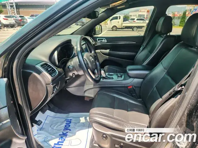 Jeep Grand Cherokee 2018 — Şəkil 18/18