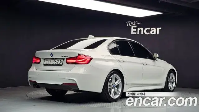 BMW 3 Series 2018 — Şəkil 20/35