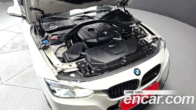 BMW 3 Series 2018 — Şəkil 30/35