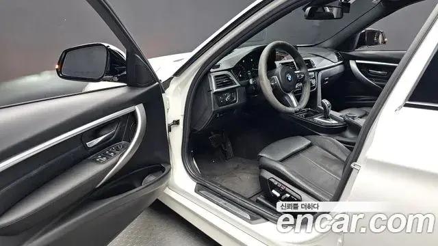 BMW 3 Series 2018 — Şəkil 26/35