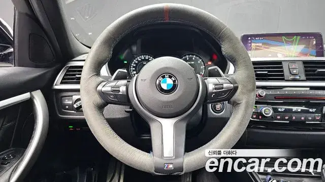 BMW 3 Series 2018 — Şəkil 24/35