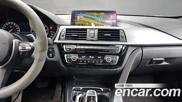 BMW 3 Series 2018 — Şəkil 12/35
