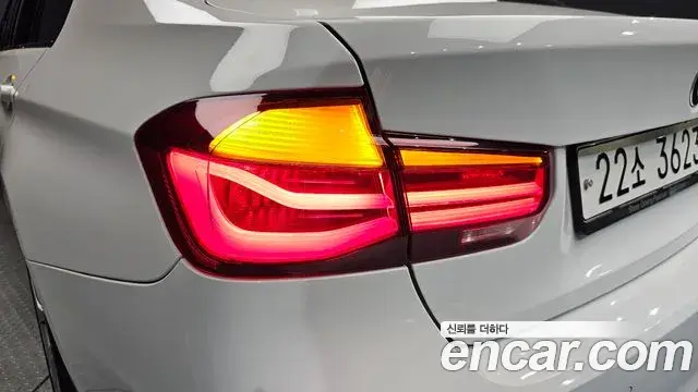 BMW 3 Series 2018 — Şəkil 33/35