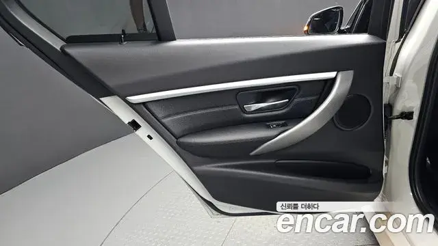 BMW 3 Series 2018 — Şəkil 10/35