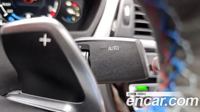 BMW 3 Series 2018 — Şəkil 23/35