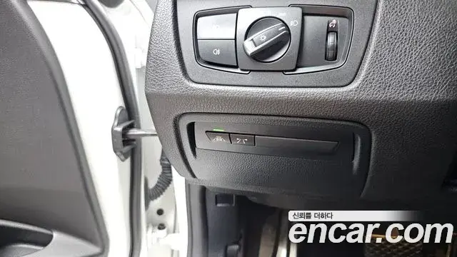 BMW 3 Series 2018 — Şəkil 25/35