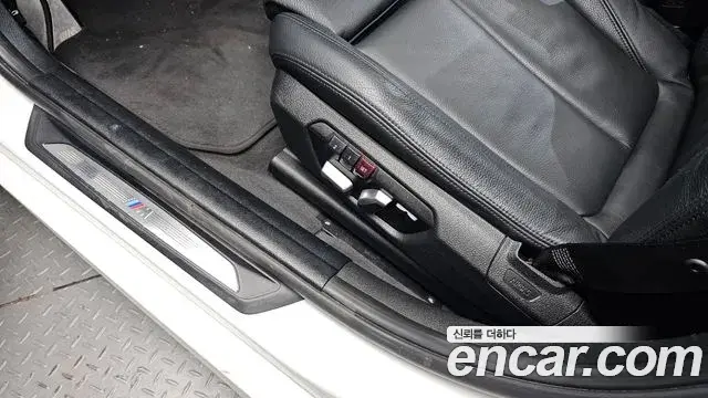 BMW 3 Series 2018 — Şəkil 29/35