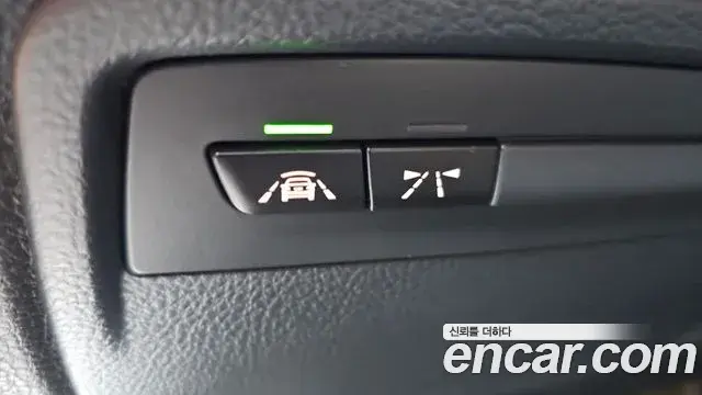BMW 3 Series 2018 — Şəkil 15/35