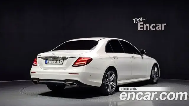 Mercedes-Benz E-Class 2019 — ფოტო 11/34