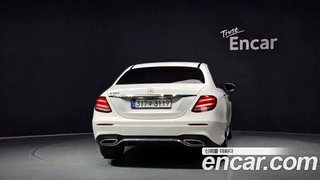 Mercedes-Benz E-Class 2019 — ფოტო 8/34