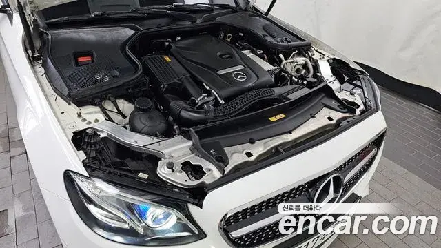 Mercedes-Benz E-Class 2019 — ფოტო 32/34