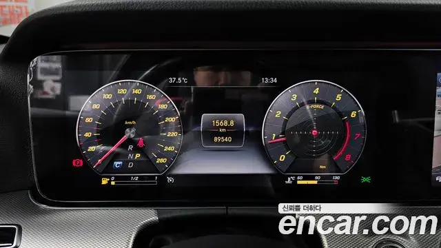 Mercedes-Benz E-Class 2019 — ფოტო 17/34