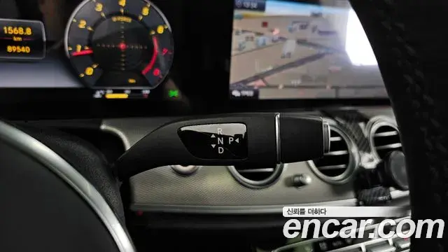 Mercedes-Benz E-Class 2019 — ფოტო 30/34