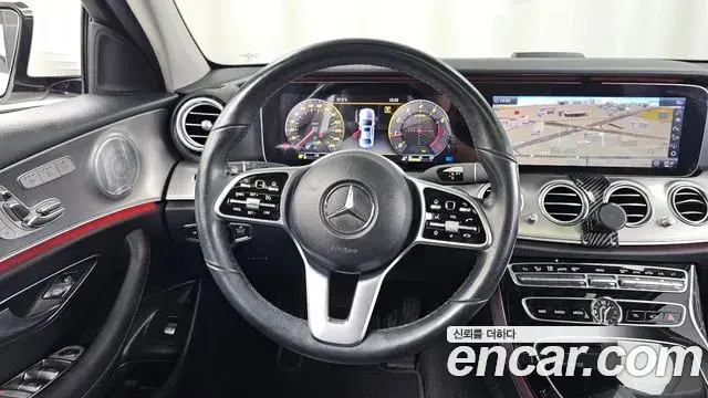 Mercedes-Benz E-Class 2019 — ფოტო 31/34