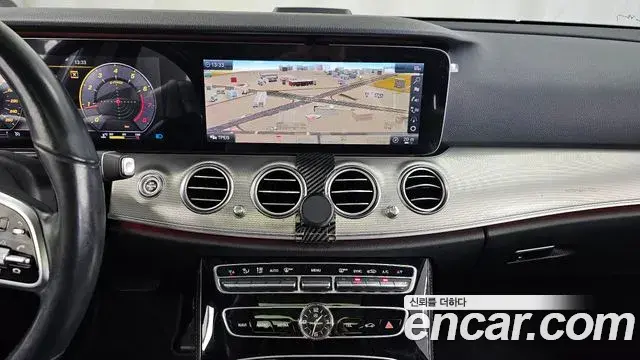 Mercedes-Benz E-Class 2019 — ფოტო 18/34