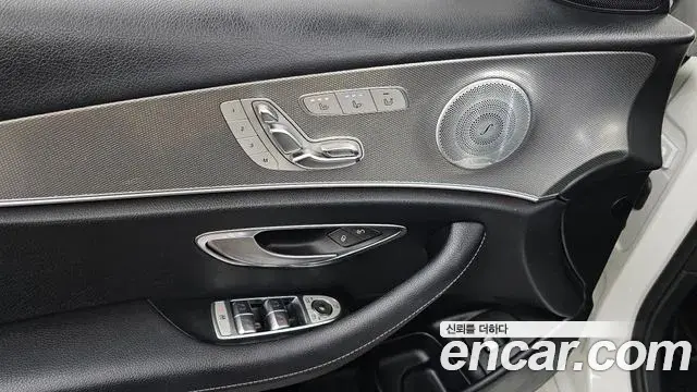 Mercedes-Benz E-Class 2019 — ფოტო 27/34
