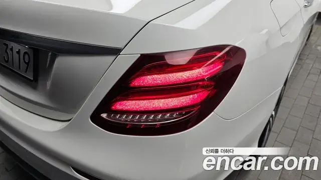 Mercedes-Benz E-Class 2019 — ფოტო 19/34