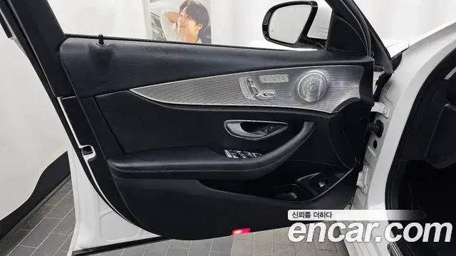 Mercedes-Benz E-Class 2019 — ფოტო 13/34