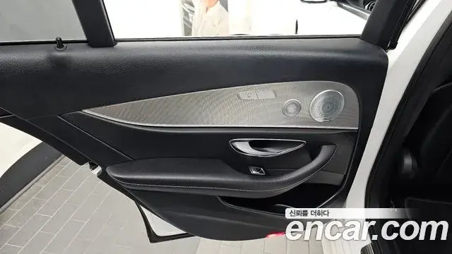 Mercedes-Benz E-Class 2019 — ფოტო 6/34