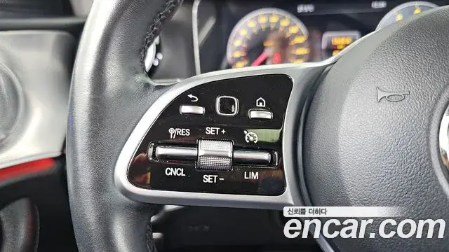 Mercedes-Benz E-Class 2019 — ფოტო 25/34