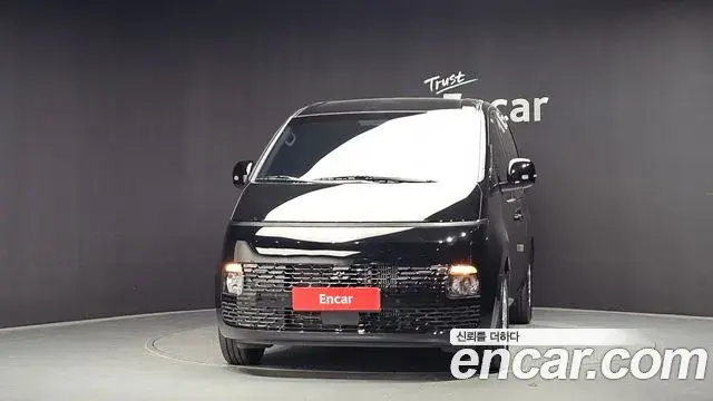 Hyundai Staria 2025 — Photo 18/20
