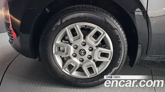 Hyundai Staria 2025 — Photo 2/20