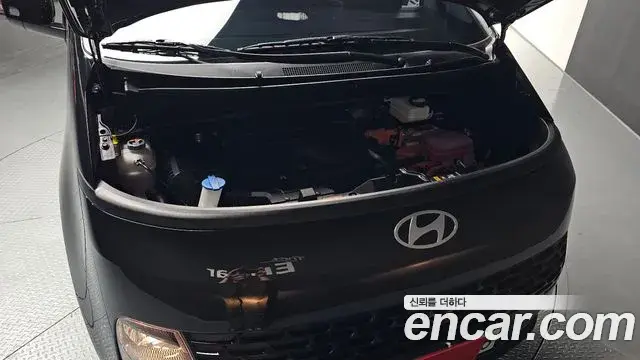 Hyundai Staria 2025 — Photo 10/20
