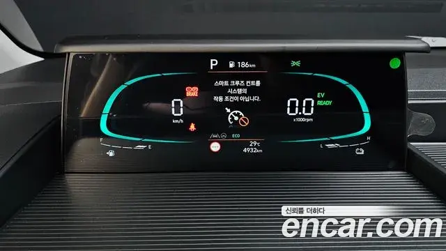 Hyundai Staria 2025 — Photo 12/20